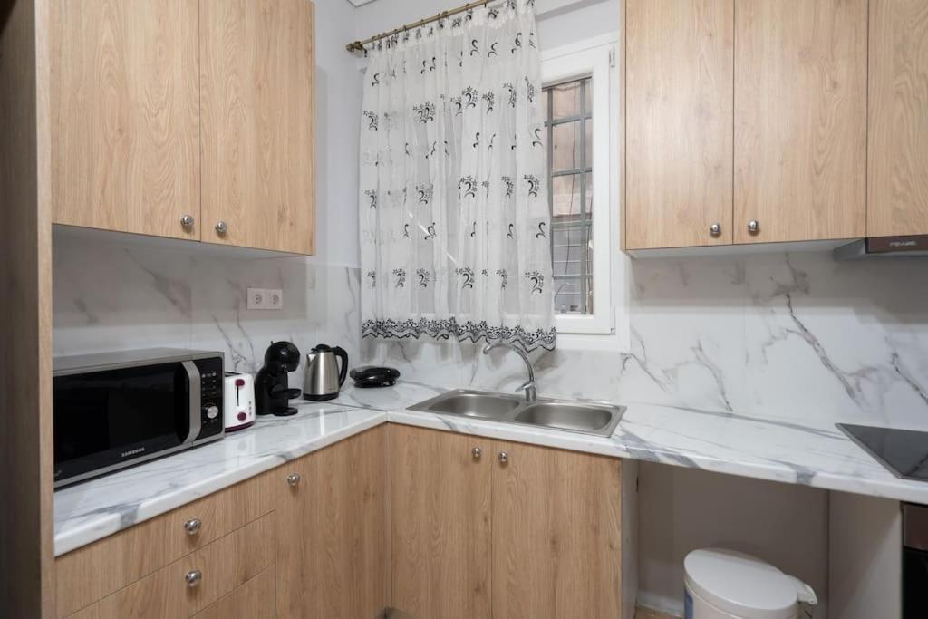 Metaxourgio 2Nd Floor Apartment Athens Luaran gambar