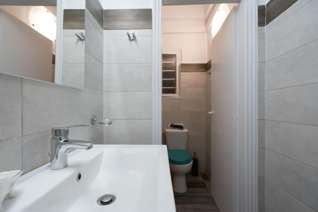 Metaxourgio 2Nd Floor Apartment Athens Luaran gambar